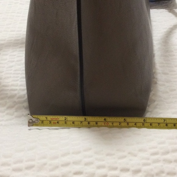 NWT Calvin Klein Gray/Black Reversible Tote Bag with small detachable zip pouch - Picture 9 of 14